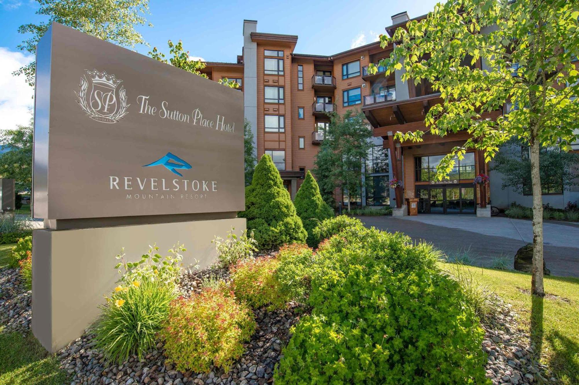 Sutton Place Hotel Revelstoke Mountain Resort Exterior photo