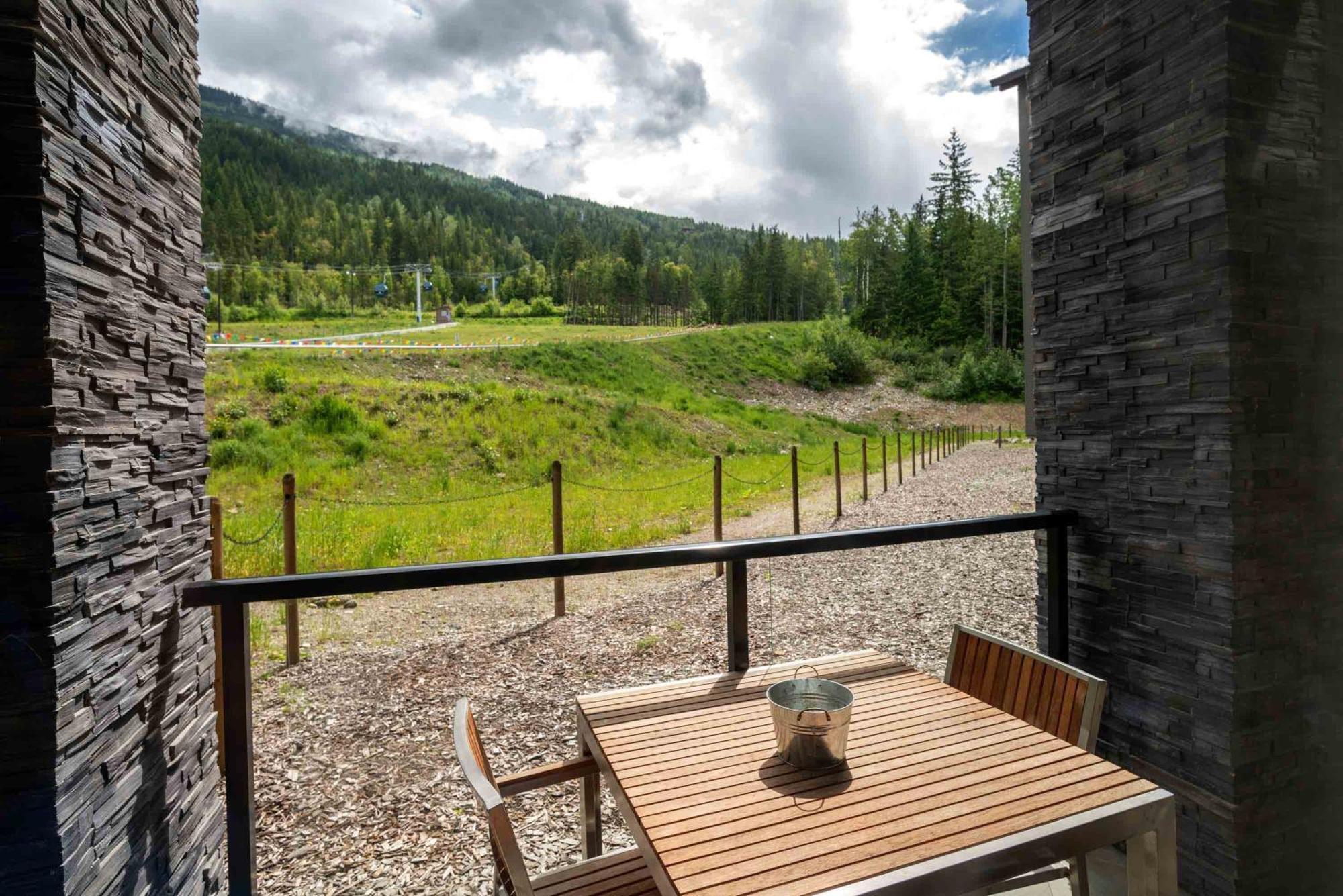 Sutton Place Hotel Revelstoke Mountain Resort Exterior photo